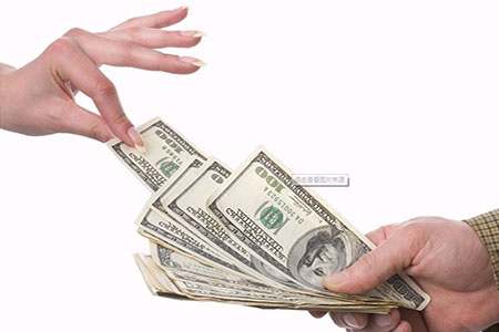 香港券商卖恒指